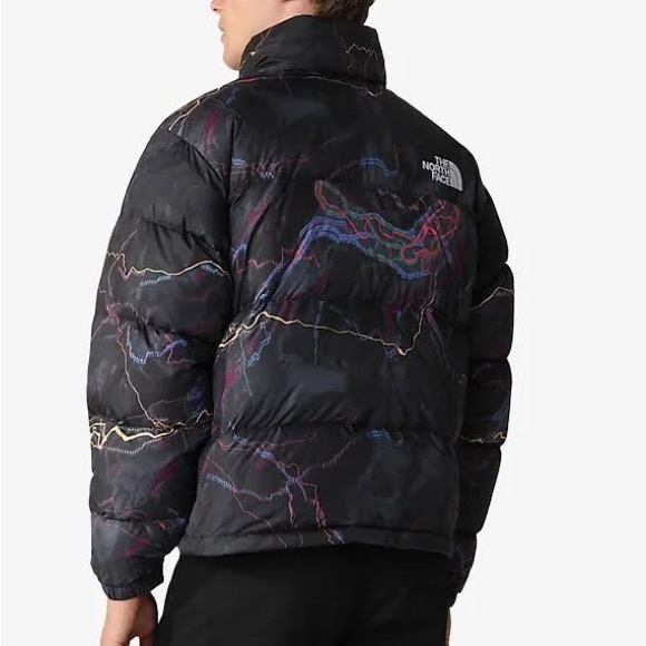 The North Face Men’s 1996 Retro Nuptse Jacket Tnf Black Trail Glow Print - Picture 11 of 14